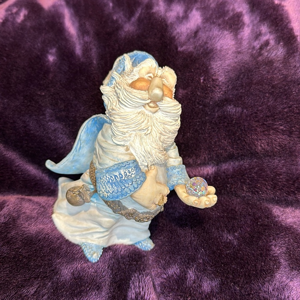 Krystonia figurine

L Shepf

Ns np

Had this guy since 1989